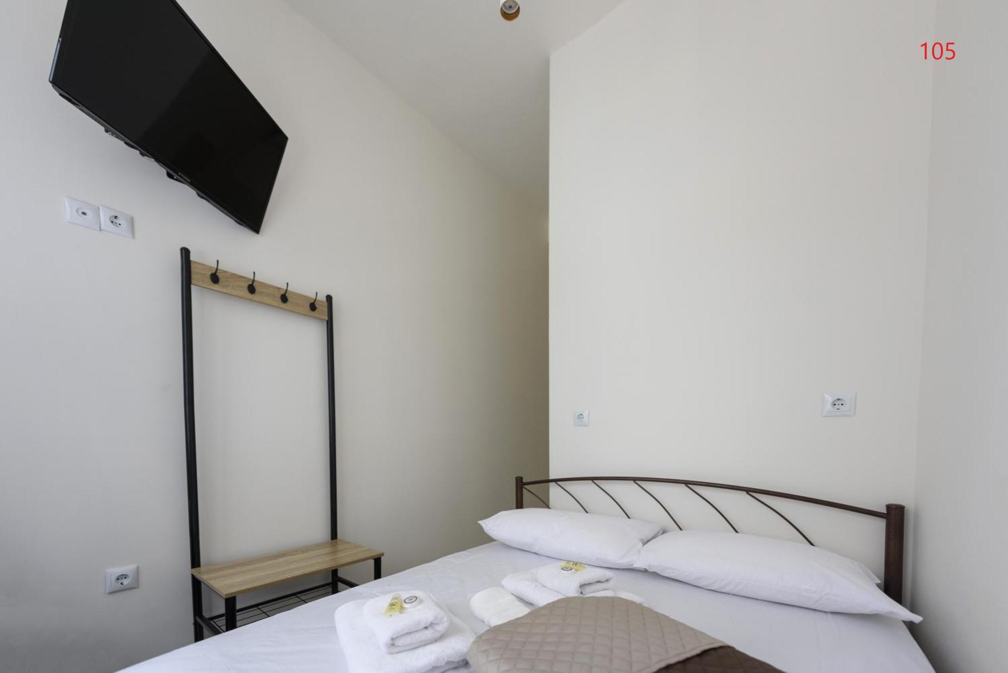 Athens Commercial Екстериор снимка