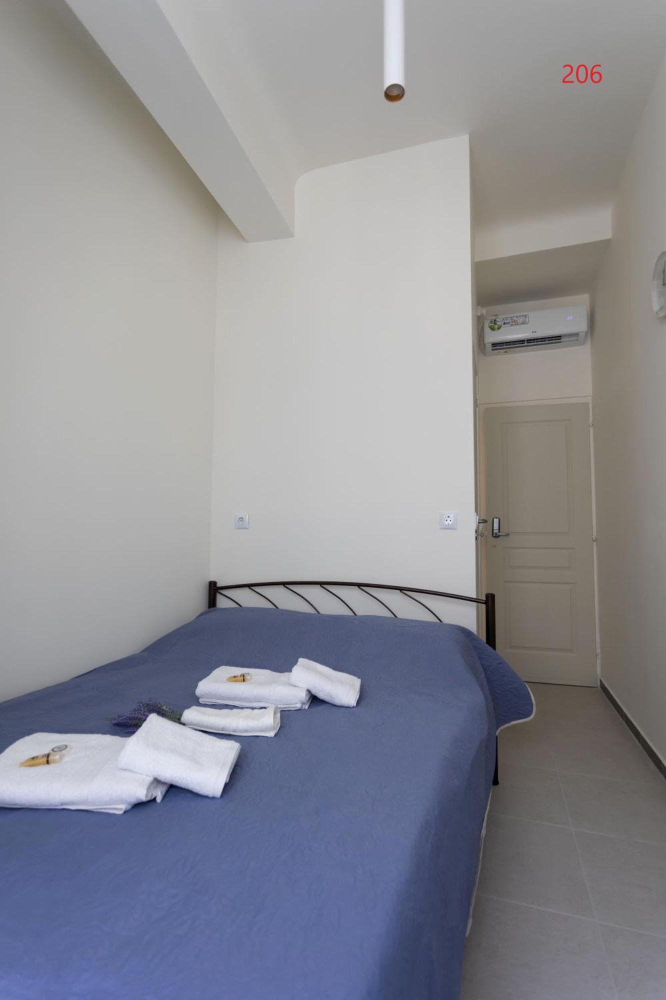 Athens Commercial Екстериор снимка