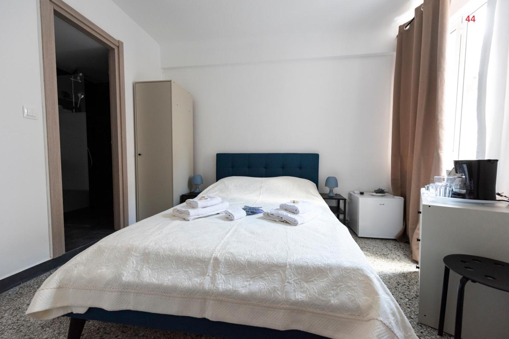 Athens Commercial Екстериор снимка