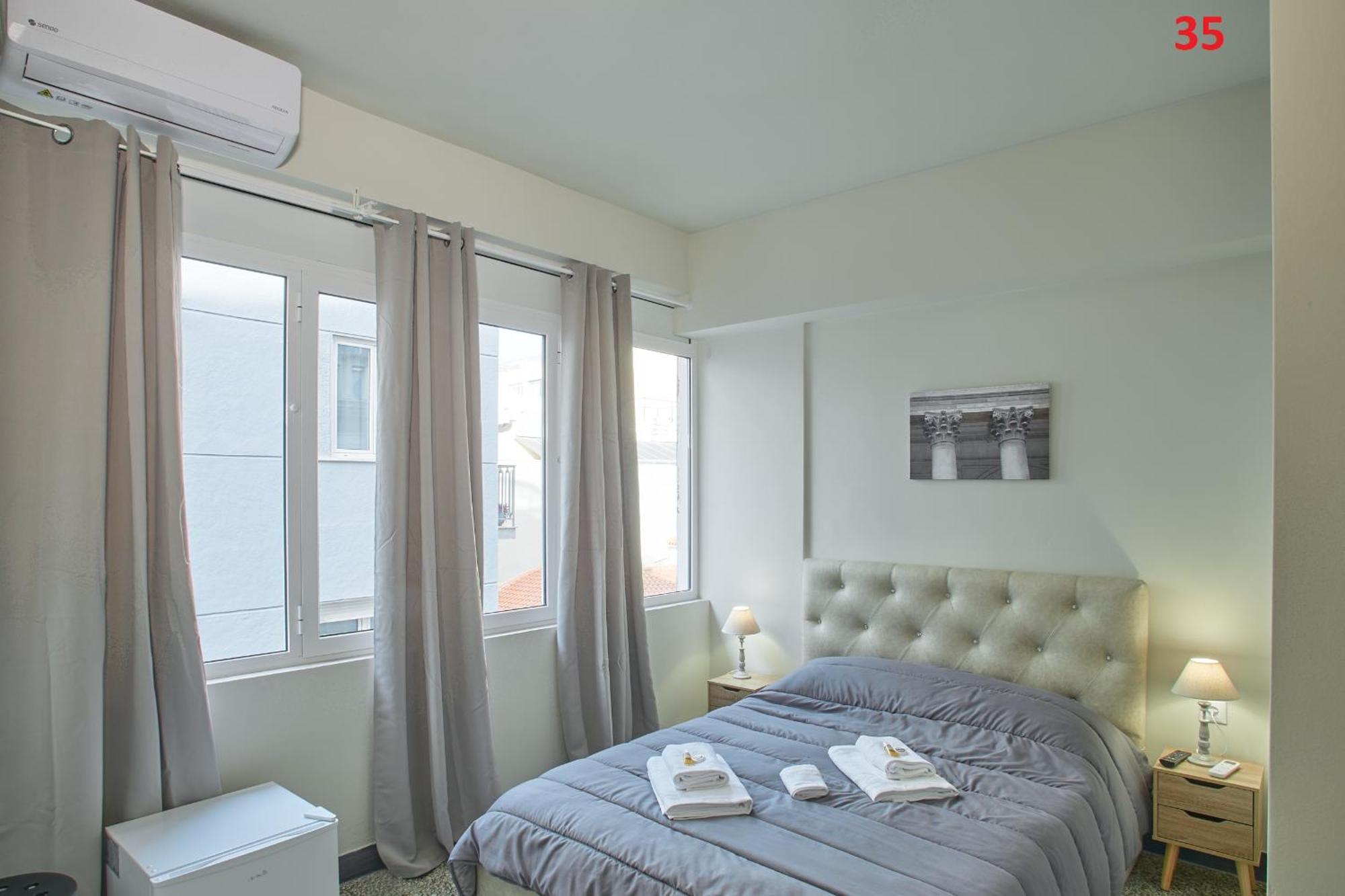 Athens Commercial Екстериор снимка